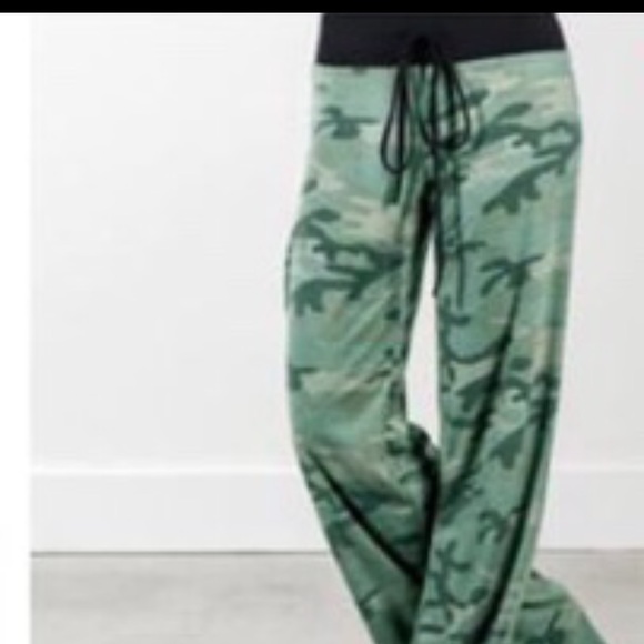 🎉⭐️PAJAMA DRAWSTRING PANTS ⭐️🎉 - Picture 2 of 3